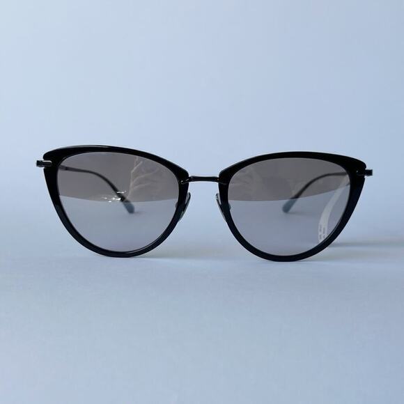 Garrett Leight Accessories - Garrett LeightCat Eye Beverly S Black Sunglasses with the case